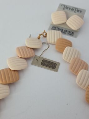 Vintage Avon Summer Sands Acrylic Mod Retro Ribbed Square Beaded Necklace 16"